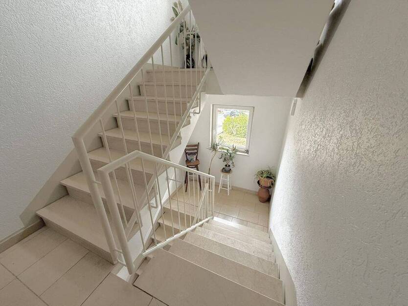 4-Zimmer-MaisonetteWohnung über zwei Ebenen, mit Balkon und Seeblick in ruhiger Wohnlage.