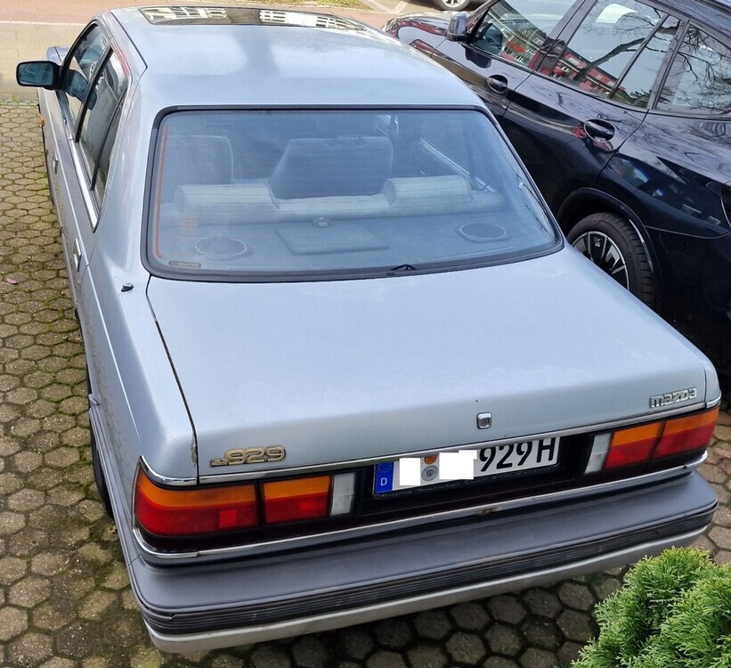 Mazda 929 III 116.811 km 9.900 € Köln 50667