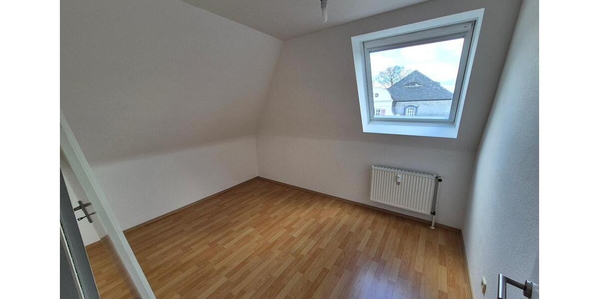 Dachgeschoßwohnung Korschenbroich - 3 Zimmer, 94 m&sup2;, 1.050&euro; | Angebot:25765386