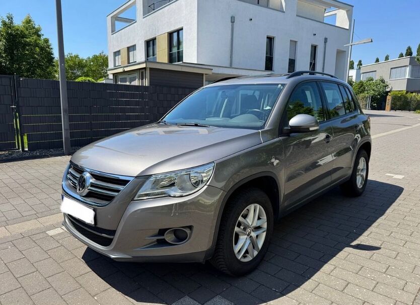 VW Tiguan 127.000 km 9.800 € Mönchengladbach 41189