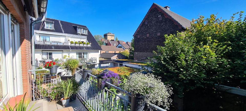 Helle, frisch renovierte 3-Zimmer-Wohnung, großer Balkon in Zons 3 zimmer