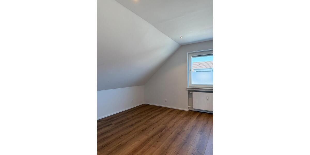 Dachgeschoßwohnung Langenfeld (Rheinland) - 3 Zimmer, 87 m&sup2;, 1.200&euro; | Angebot:26301690