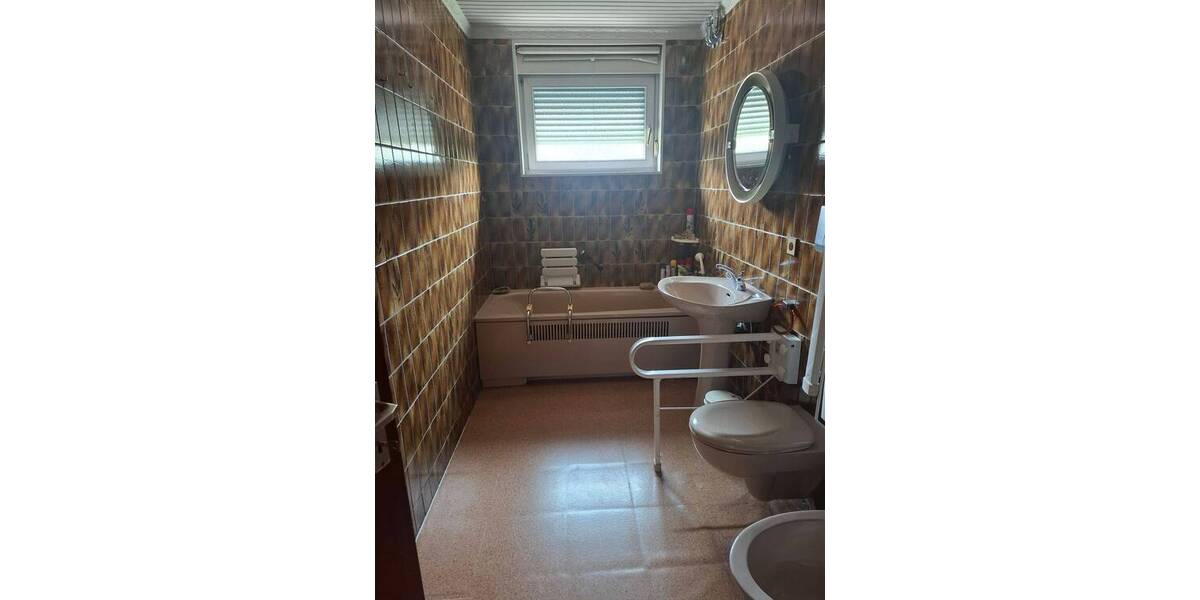 Freistehendes Ein-Zweifamilienhaus mit Garten, Sauna und Kellerbar in ruhiger Sackgasse in Moers-Kapellen zimmer