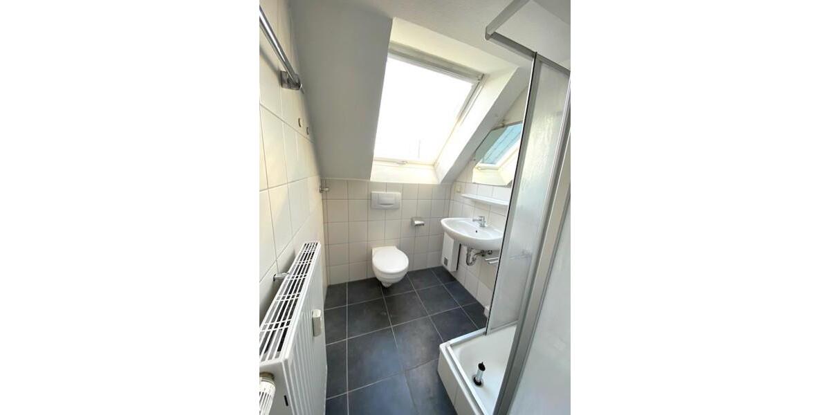 2-Zimmer-DG-Wohnung mit modernem Tageslichtbad 2 zimmer