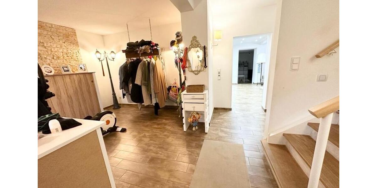 Einfamilienhaus Düsseldorf Stadtmitte - 5 Zimmer, 180 m&sup2;, 580.000&euro; | Angebot:25792432