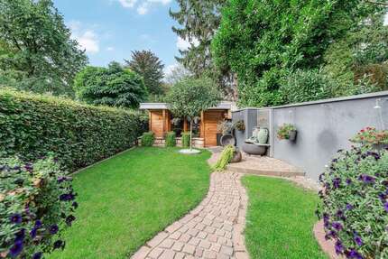 Haus zum Kaufen in Düsseldorf 950.000 € 202 m² 7 zimmer