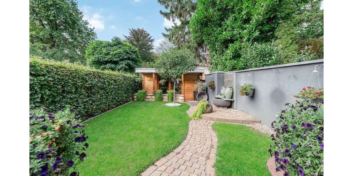 Haus zum Kaufen in Düsseldorf 950.000 € 202 m² 7 zimmer