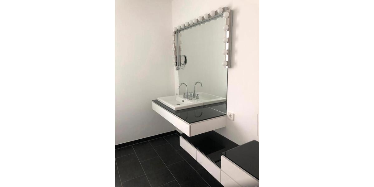 Etagenwohnung Düsseldorf Lörick - 4 Zimmer, 145 m&sup2;, 2.950&euro; | Angebot:25231596