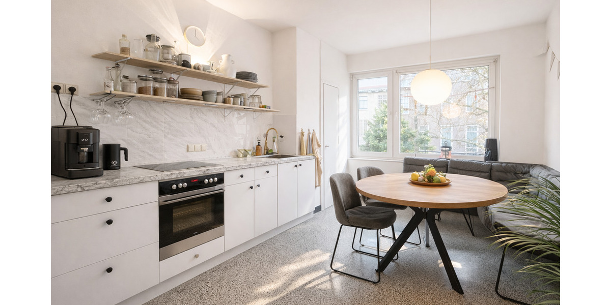 Altbaujuwel mit Stuck & Stil - zeitlose Eleganz in Bestform mit zwei Balkonen und Einbauküche 2 zimmer