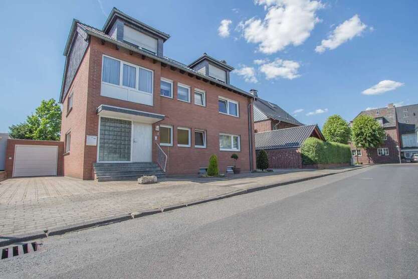 Haus zum Kaufen in Korschenbroich 599.000 € 268 m²