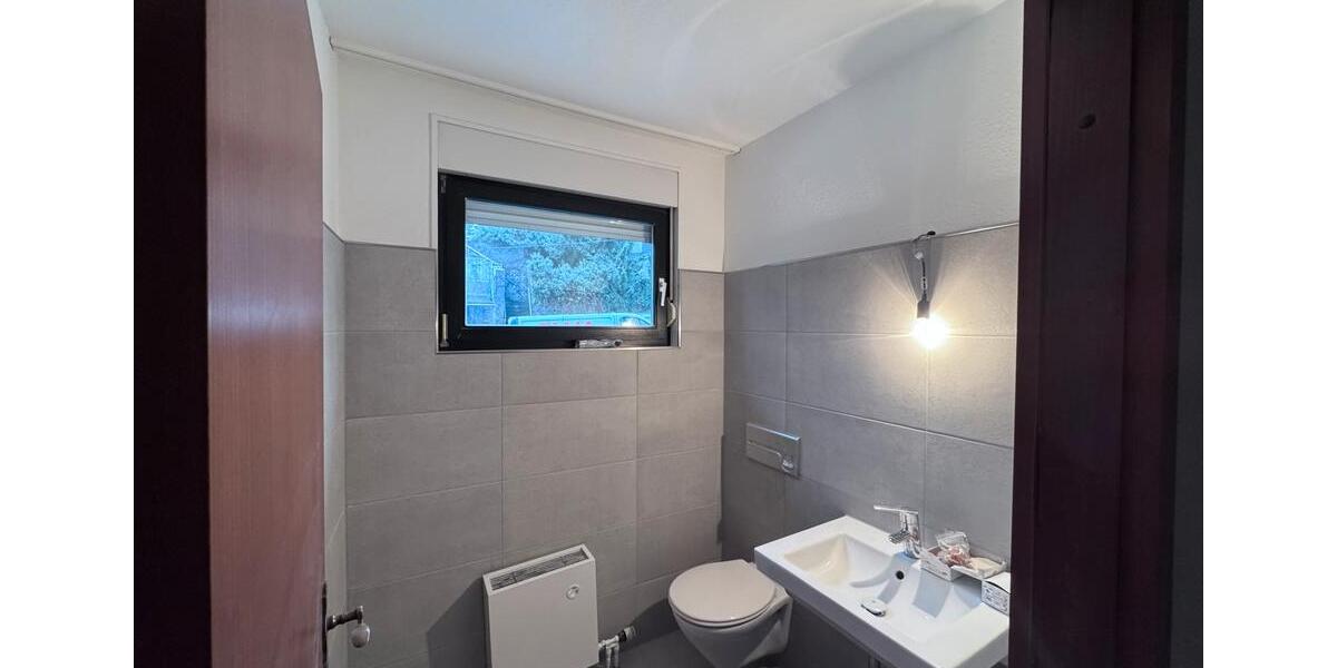 Miete - Einfamilienhaus mit 6 Zimmern, 2 Küchen, Garten und Kamin 6 zimmer