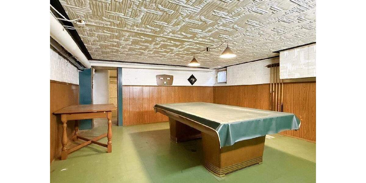 TOLLES ANWESEN MIT SCHWIMMBAD IN KREFELD-KLIEDBRUCH! 9 zimmer