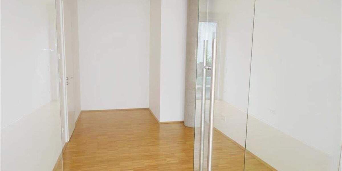 Etagenwohnung Mönchengladbach Stadtmitte - 2 Zimmer, 65 m&sup2;, 873&euro; | Angebot:25645626