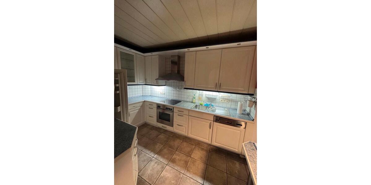 Erdgeschoßwohnung Grevenbroich Neuenhausen - 4 Zimmer, 135 m&sup2;, 1.400&euro; | Angebot:25718296