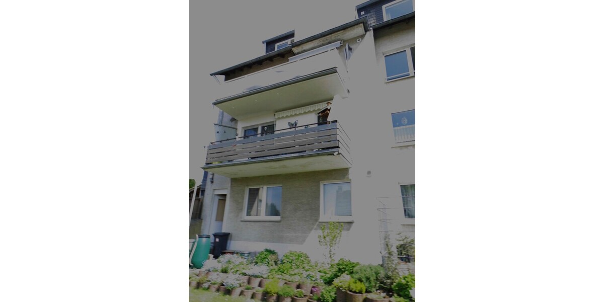 4 Fam.-Haus mit 2 Garagen in Remscheid - West 10 zimmer