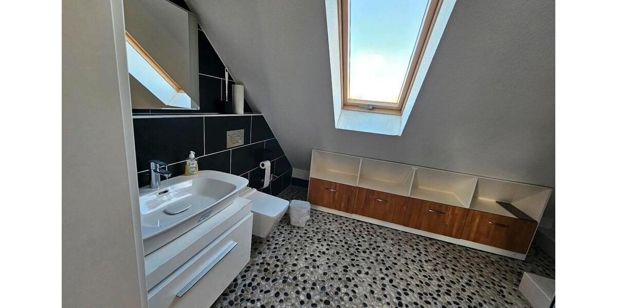 Dachgeschoßwohnung Düsseldorf Stadtbezirk 6 - 1 Zimmer, 43 m&sup2;, 950&euro; | Angebot:26052845