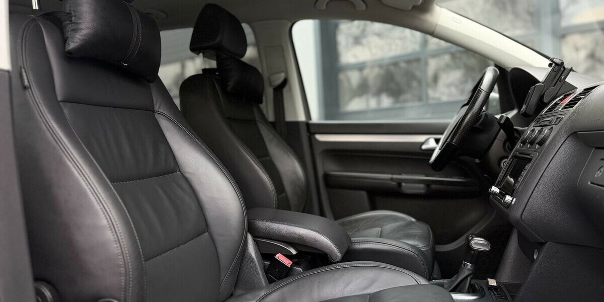 VW Touran R-Line Schiebedach Leder 7Sitze IHand 124.990 km 11.900 &euro; Mönchengladbach 41066