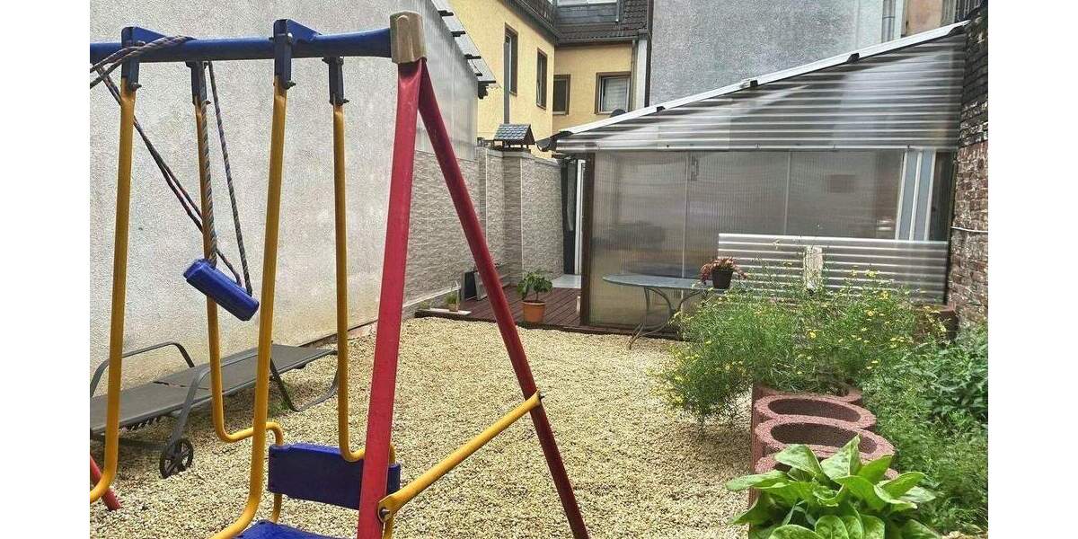 *Krefeld: Charmantes und gepflegtes Stadthaus für die große Familie inkl. kleinem Lagerraum Top* 5 zimmer