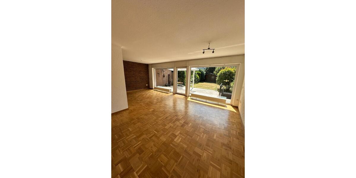 Reihenhaus Meerbusch Kierst - 5.5 Zimmer, 135 m&sup2;, 1.700&euro; | Angebot:26358631