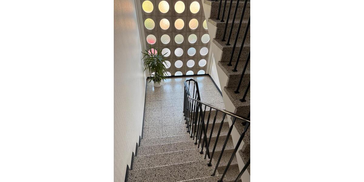 Dachgeschoßwohnung Mönchengladbach West - 4 Zimmer, 93 m&sup2;, 180.000&euro; | Angebot:27077729