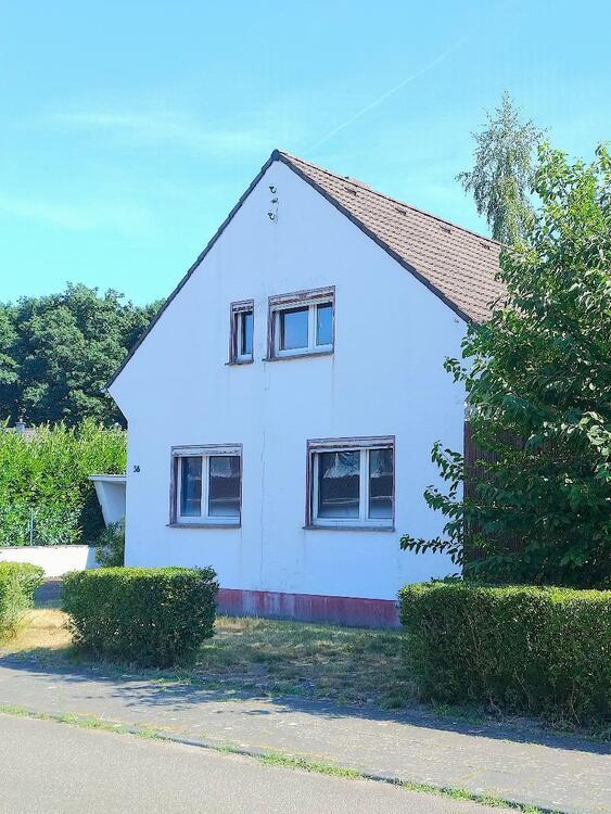 Wunderschönes, großes Grundstück mit freistehendem Einfamilienhaus und Garage (Revitalisierungsbedarf) in Köln-Fühlingen Traumlage mit hohem Erholungswert! zimmer