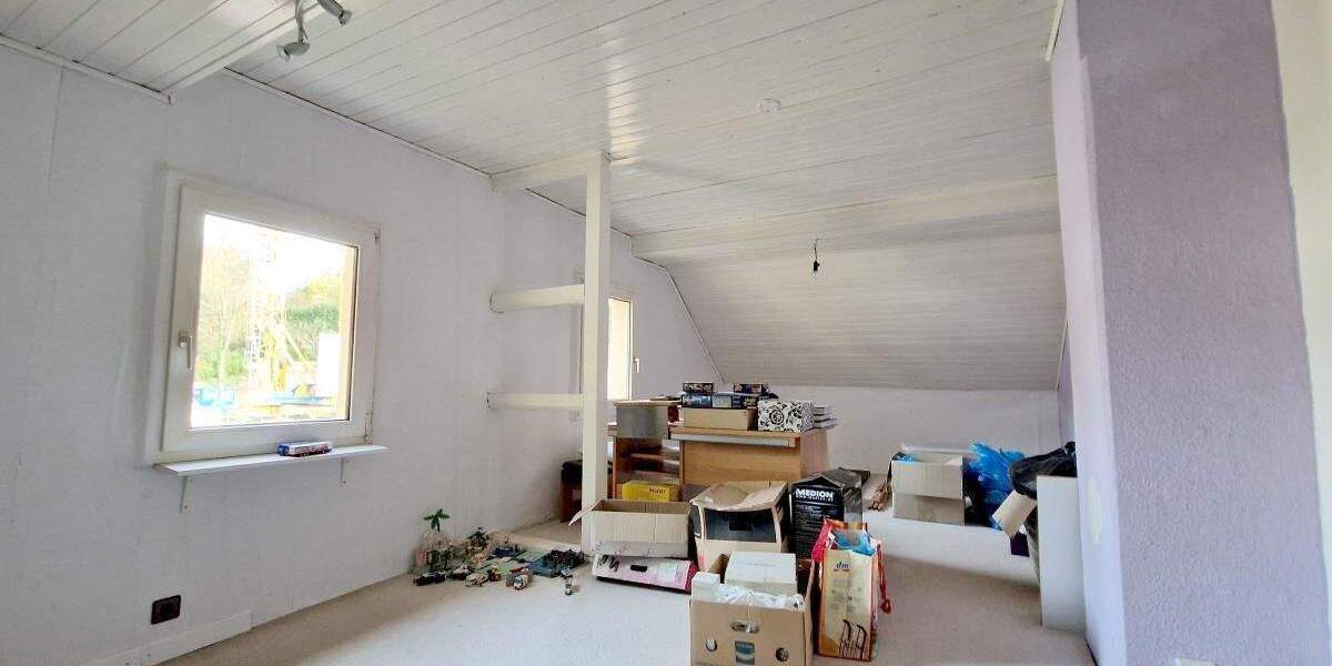 Geschichte mit Gegenwart verbinden -teilmodernisiertes Einfamilienhaus mit Baugrundstück. 5 zimmer