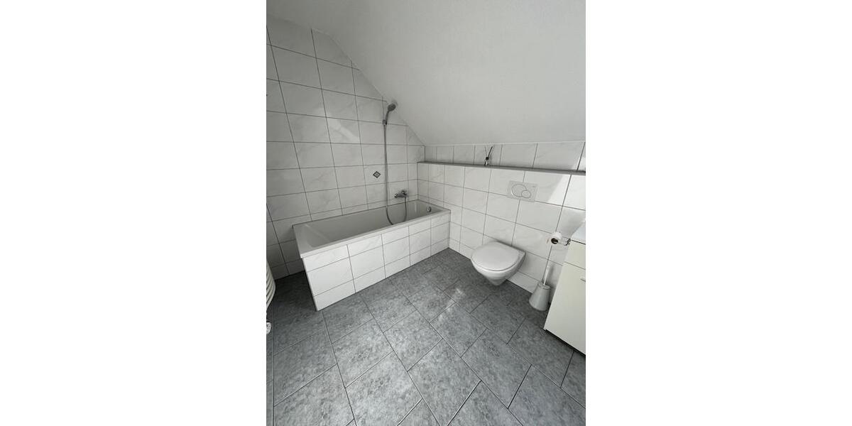 Dachgeschoßwohnung Duisburg Ruhrort - 2 Zimmer, 80 m&sup2;, 650&euro; | Angebot:26420603