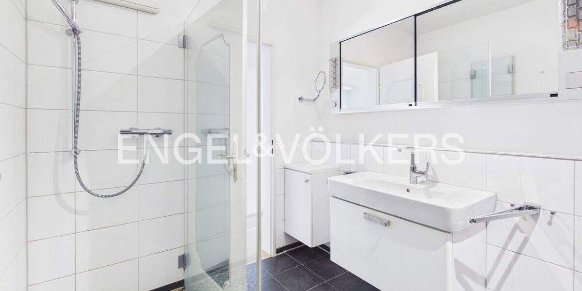 Etagenwohnung Krefeld Inrath/Kliedbruch - 4 Zimmer, 130 m&sup2;, 350.000&euro; | Angebot:25749291