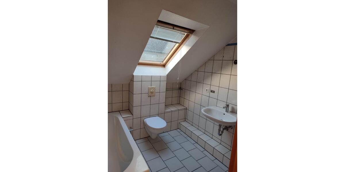 Dachgeschoßwohnung Mönchengladbach Süd - 1 Zimmer, 30 m&sup2;, 350&euro; | Angebot:25424814