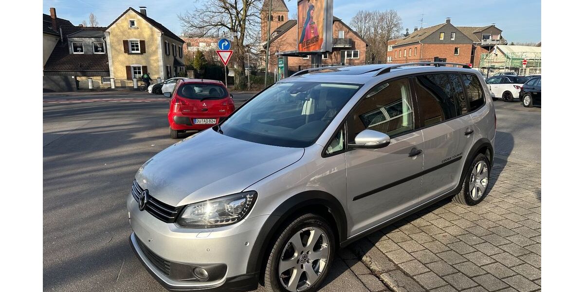 VW Touran 210.000 km 8.890 &euro; Duisburg 47226