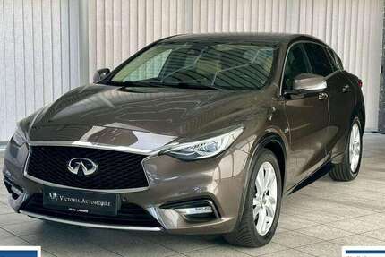 INFINITI Q30