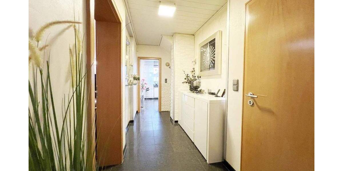 Freistehendes Zwei-Familienhaus mit großem Garten und Garage in DU-Bergheim 7 zimmer