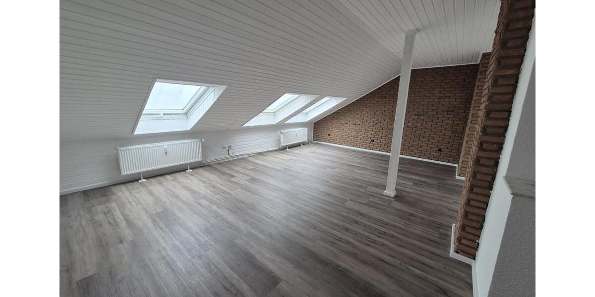 Wieder verfügbar!! Wohnen unterm Dach mit Stil – Frisch renovierte Rückzugsoase mit Charme! 2 zimmer