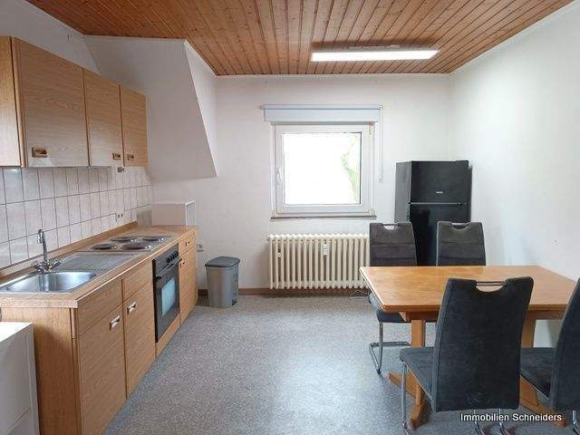 MG-Giesenkirchen - Teilmöblierte, gemütliche 2-Zimmer-DG-Wohnung für eine Einzelperson ab Mitte Februar zu mieten !! 2 zimmer