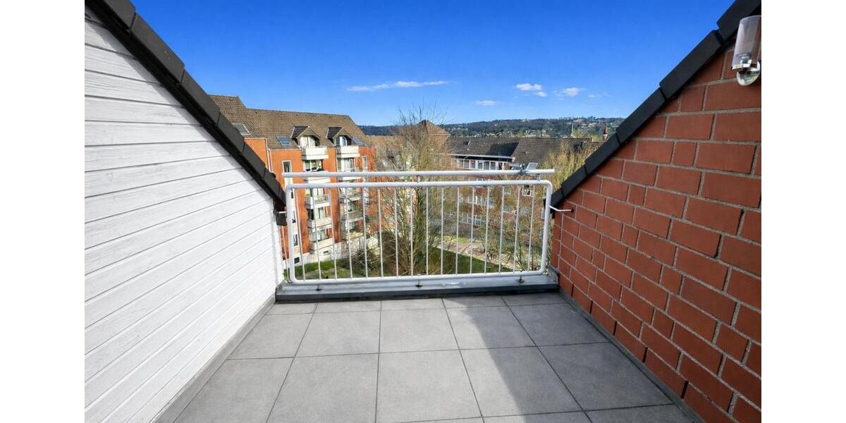 Lichtdurchflutete Dachgeschosswohnung in guter & zentraler Lage 2 zimmer