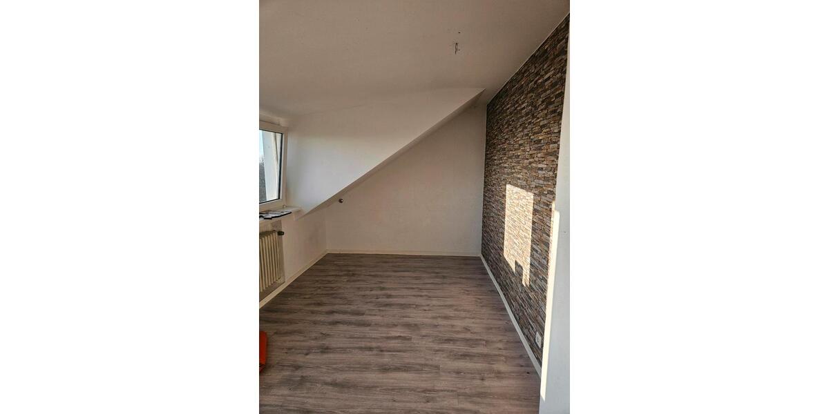 Dachgeschoßwohnung Remscheid Reinshagen - 3 Zimmer, 75 m&sup2;, 650&euro; | Angebot:25368080