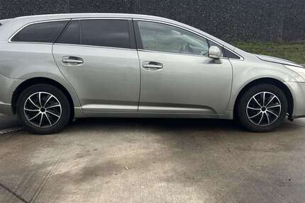 Toyota Avensis 386.500 km 2.100 &euro; Düsseldorf 40474