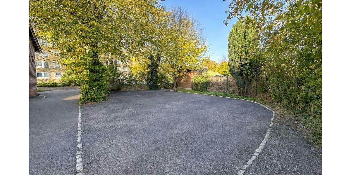 Freistehendes Einfamilienhaus mit zusätzlichem Grundstück und Entwicklungsspielraum 8 zimmer