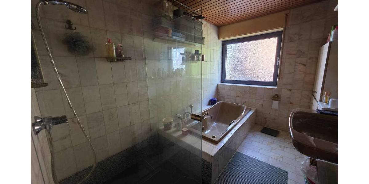 Zweifamilienhaus mit Einliegerwohnung in ruhiger Lage 6 zimmer