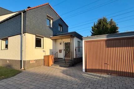 5-Zimmer Haus mit Garten - 15 min zum Hbf Köln zimmer