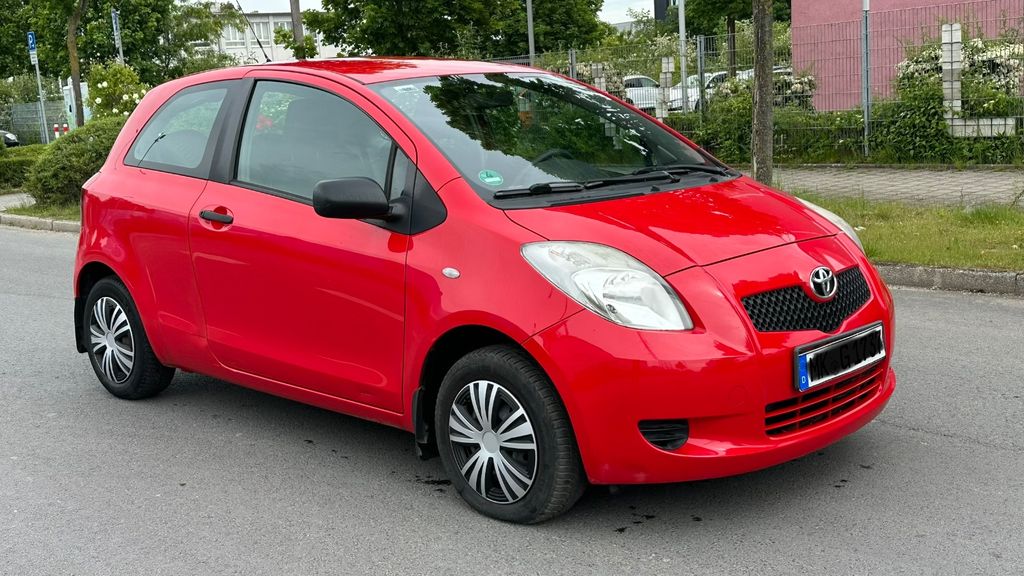 Toyota Yaris 154.500 km 2.500 &euro; Neuss 41460