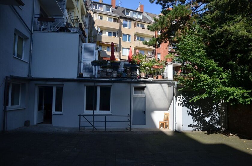 Interessante Geschäftsräume im Hinterhof als Büro, Atelier oder Yogaraum zu vermieten!