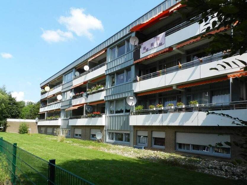 Holzheim: Sonnige 2-Zimmer-Wohnung mit ca. 60 qm im Tiefparterre - sofort frei