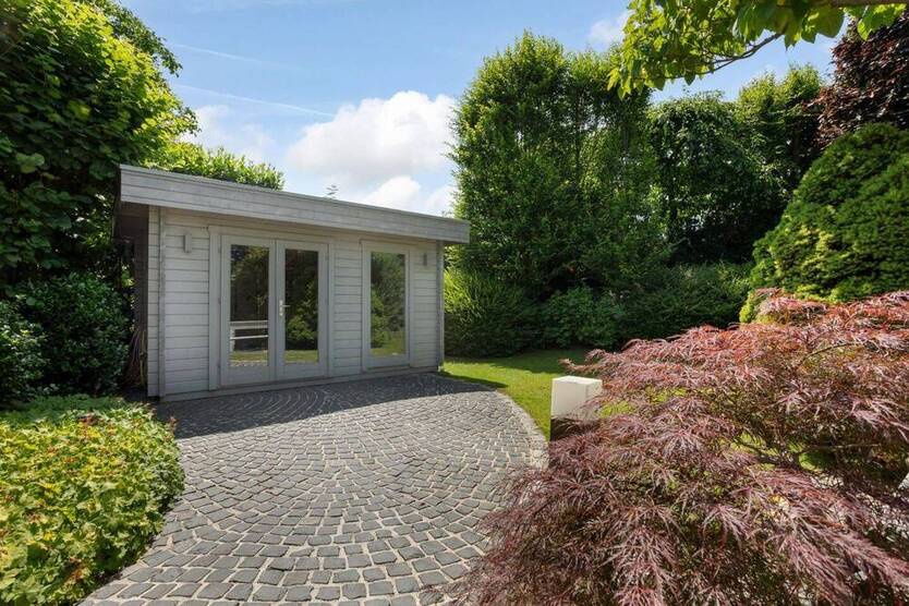 Privates Refugium mit Schwimmbad und traumhaftem Gartenparadies