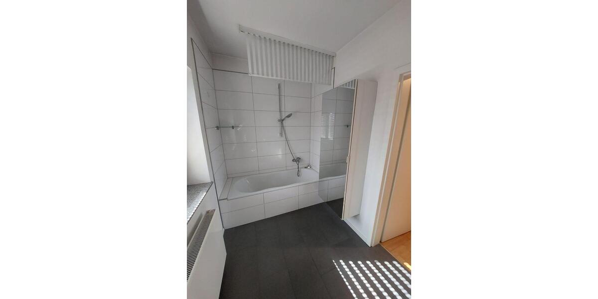 Etagenwohnung Viersen Hülsdonk - 3 Zimmer, 90 m&sup2;, 810&euro; | Angebot:25641888
