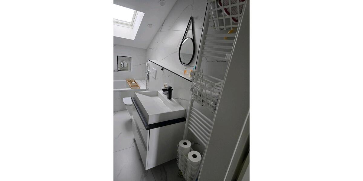 Dachgeschoßwohnung Duisburg Mittelmeiderich - 3.5 Zimmer, 85 m&sup2;, 1.350&euro; | Angebot:25287098