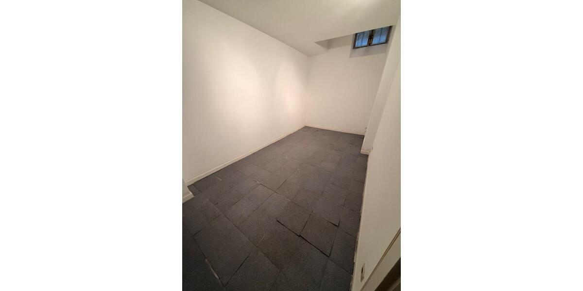 Erdgeschoßwohnung Krefeld - 3 Zimmer, 120 m&sup2;, 1.250&euro; | Angebot:25714479