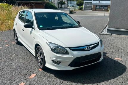 Hyundai i30 99.339 km 4.750 &euro; Solingen 42653