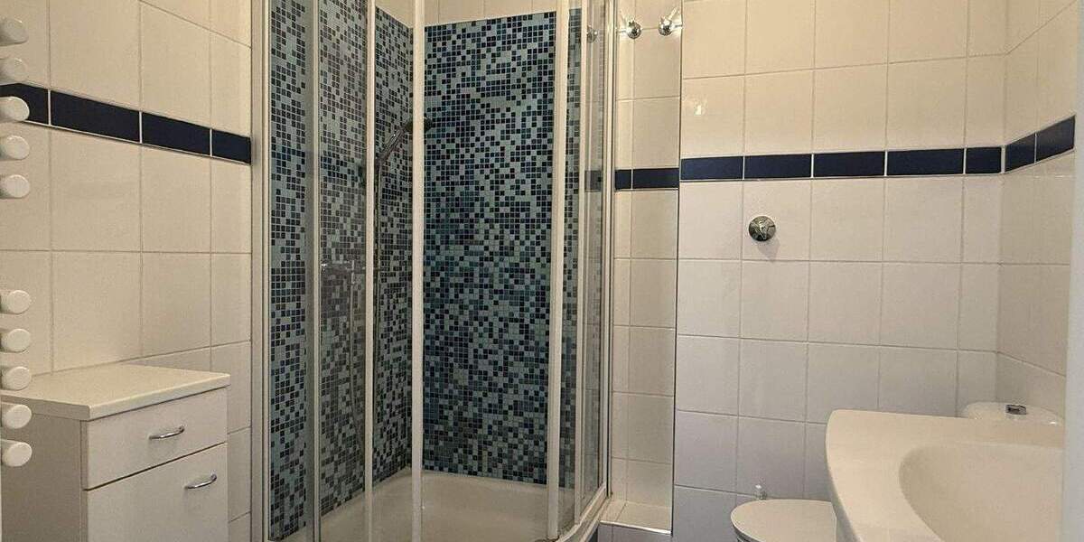 SCHÖNE DACHGESCHOSS-MAISONETTEWOHNUNG MIT BALKON DIREKT AM SCHÖNWASSERPARK ZU VERKAUFEN! 3 zimmer