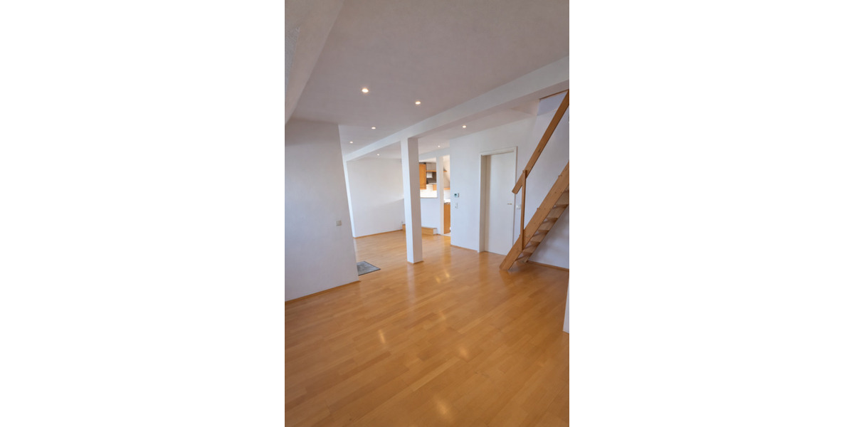 Dachgeschoßwohnung Düsseldorf Stadtbezirk 8 - 2.5 Zimmer, 84 m&sup2;, 1.290&euro; | Angebot:25270777